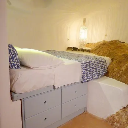 Barbarossa Emporio (Santorini)