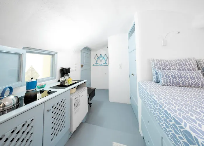 Barbarossa Emporio (Santorini)