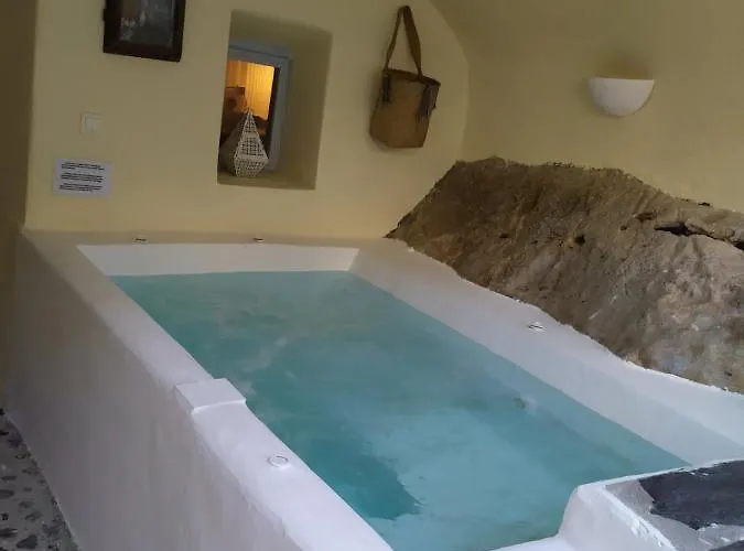 Barbarossa Emporio (Santorini)